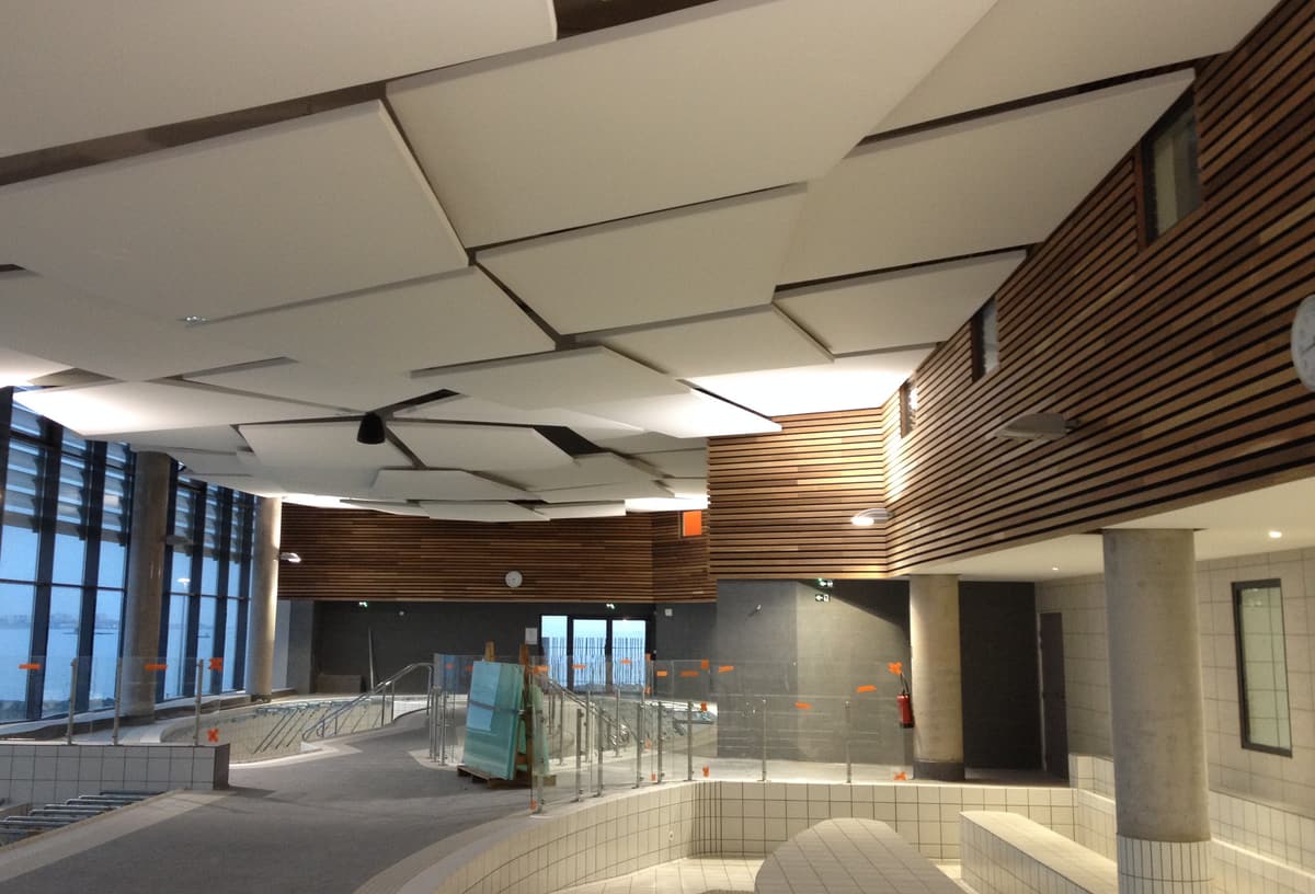 Plafond acoustique suspendu, thalasso de Balaruc