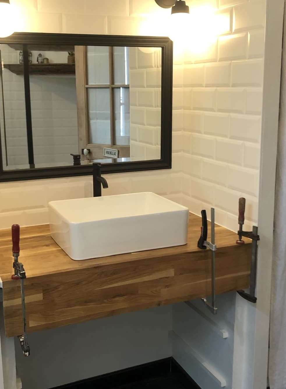 Meuble vasque sur plan de travail bois massif