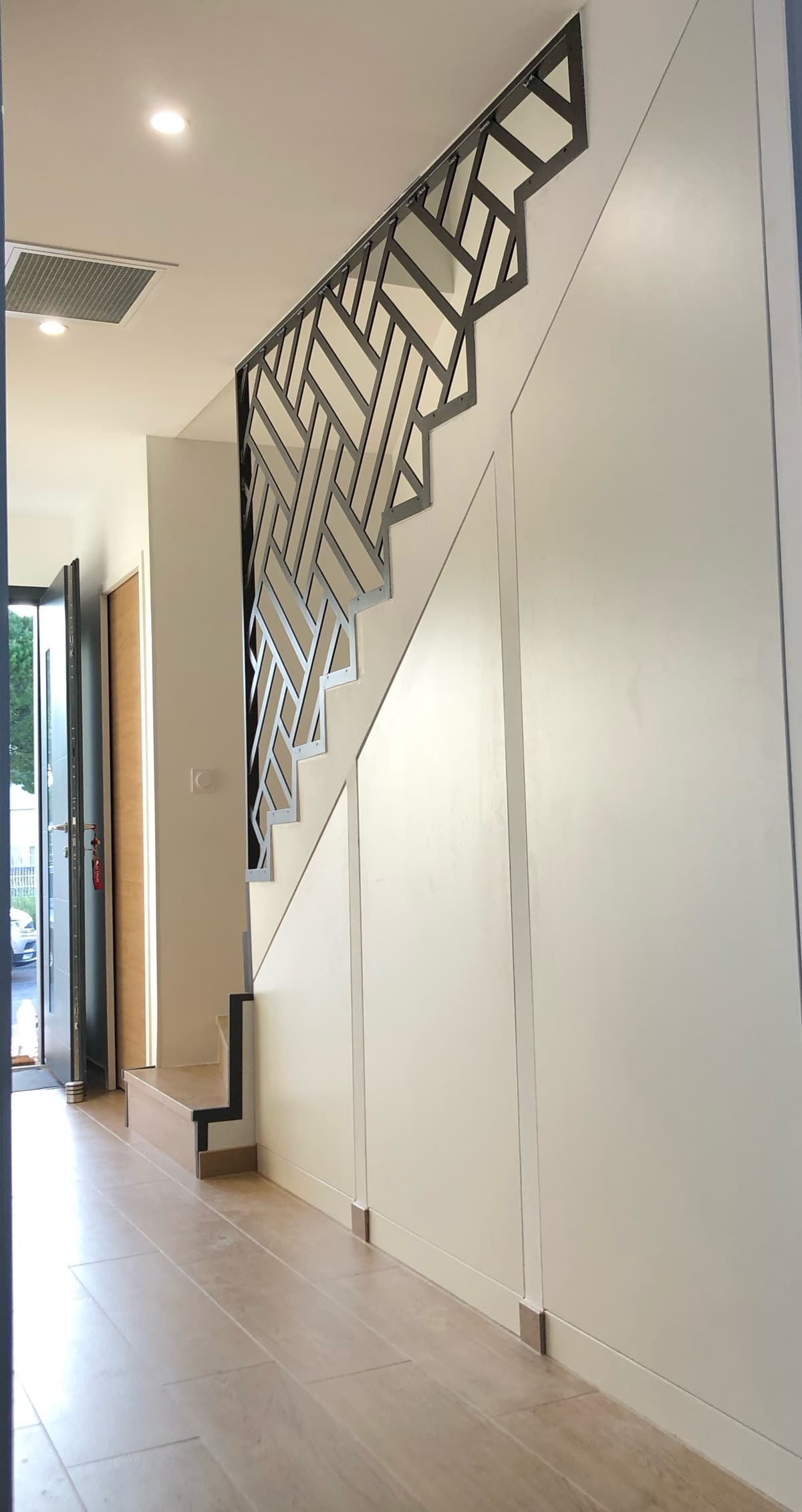 Habillage mural et claustra d’escalier