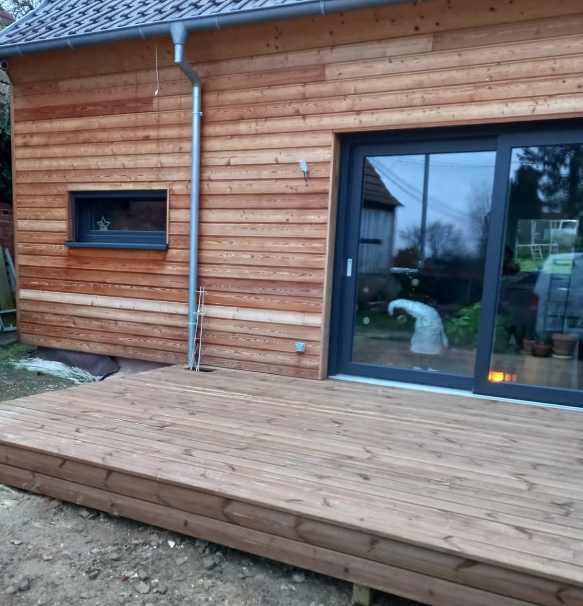 Angle et finition de bordure d’une terrasse composite